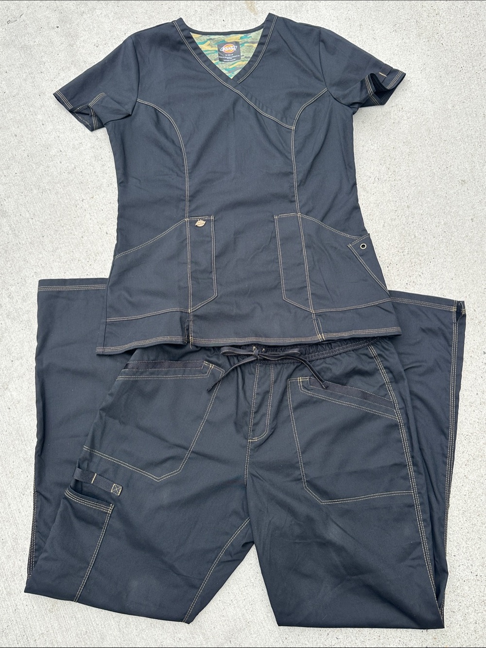 Dickies Black Women’s Scrub Top & Jogger Pants Set